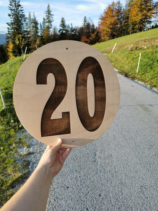 Krog s številko za rojstnodnevni mlaj