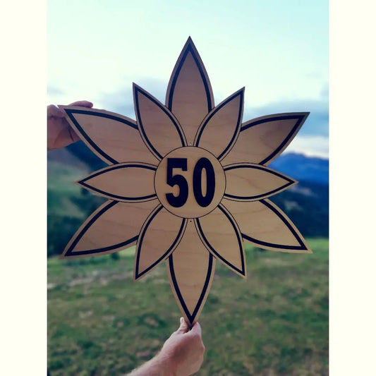 Rožica s špičastimi listi za rojstnodnevni mlaj